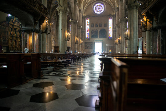 Iside Cathedral Duomo in ancient city Como, Lombardy, Italy, Europe