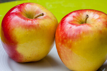 Manzanas listas para el postre