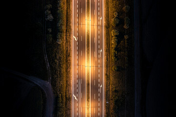 Autostrada z lotu prata, drona A8, A8 noc