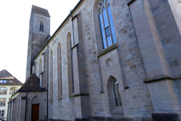 Obraz premium Medieval church named Pfarrkirche St. Johann at the old town of City of Rapperswil-Jona on a sunny spring day. Photo taken April 28th, 2022, Rapperswil-Jona, Switzerland.