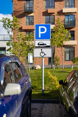 road sign allowing parking for disabled drivers