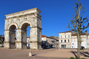 Fototapeta na wymiar Arc de Triomphe Germanicus in Saintes, France