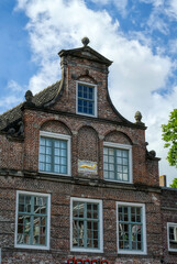Fototapeta na wymiar Historische Backsteinfassade in s’Hertogenbosch