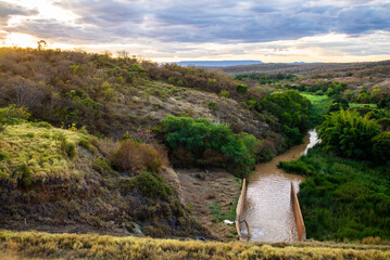 Rio Araçuaí / Barragem do Calhauzinho em Araçuaí, no Vale do Jequitinhonha, Minas Gerais -...