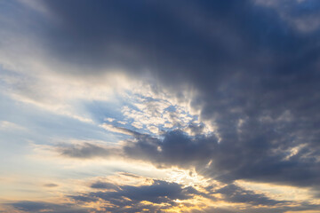Obraz premium Beautiful sky with cloud before sunset