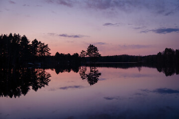 Obraz premium Mirror sunset on a lake in Sweden