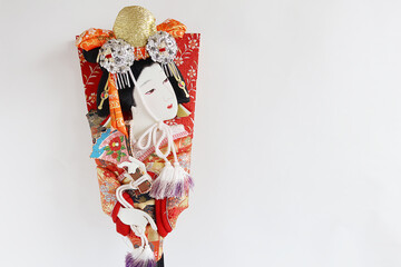 羽子板に描かれた着物姿の女性2