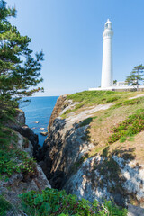 入り江に立つ日御碕灯台