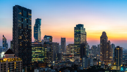 Fototapeta na wymiar Night of the Metropolitan Bangkok City downtown cityscape urban skyline tower Thailand - Cityscape Bangkok city Thailand