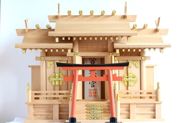 日本の神様を祀る木製の神棚1