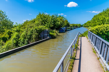 Fototapeta na wymiar A view along the top of the Iron Trunk aqueduct and the Grand Union canal at Wolverton, UK in summertime