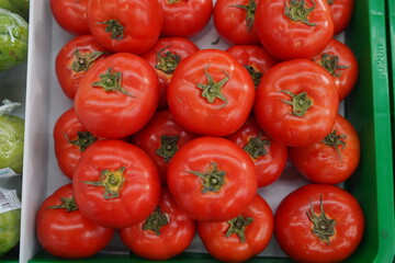 Tomat merah latar belakang. Sekelompok tomat