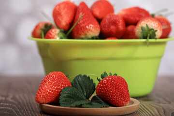 Fresh strawberries on the plate, fresh strawberries on the table