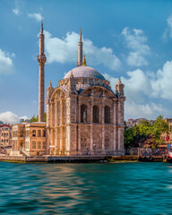 Fototapeta na wymiar The Bosphorus Bridge and the Ortakoy Mosque at sunset, Istanbul