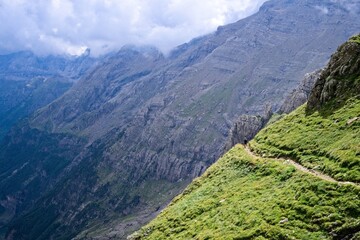 Naklejka premium Hiker on the hiking route on the the cliffs of the Pineta Gorge
