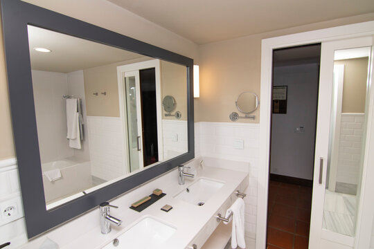 Modern and contemporary bathroom. Mirror and large sink.