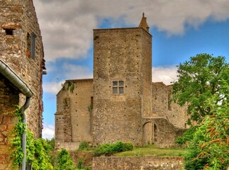 Fototapeta na wymiar Château de médiéval en Bourgogne.