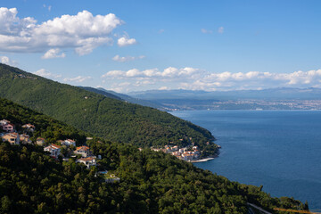 Ausblick von Mošcenicka - malerisches Bergdorf in Istrien - Kroatien