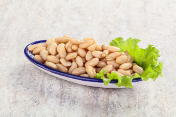 White canned beans for vegan suisine