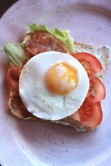 Toast with bacon, tomatoes and cheese