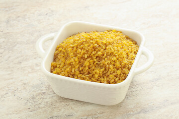 Raw bulgur in the bowl