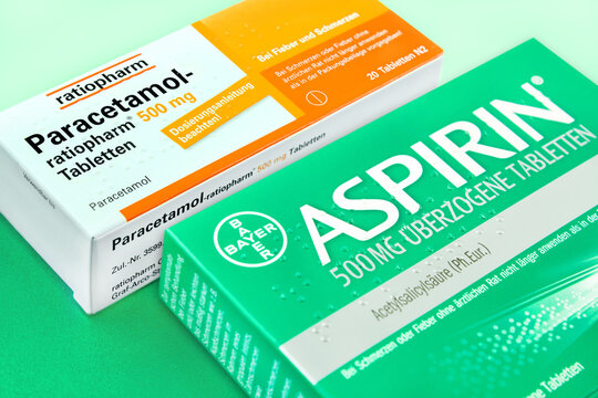 Medikamente Aspirin und Paracetamol mit Verpackungen