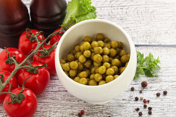 Canned sweet green peas conserve