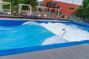 Surfing through the new facility for surfing in Regensburg in the large shopping center