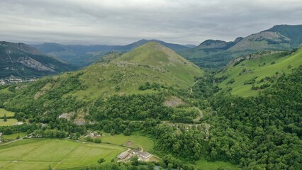Fototapeta na wymiar survol des vallées des Pyrénées dans le département des Hautes-Pyrénées près de Bagnères de Bigorre