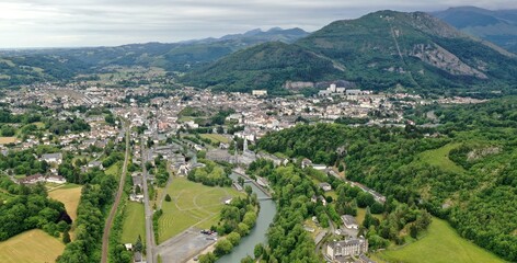 Fototapeta na wymiar survol de la ville de Lourdes dans le piémont des Hautes-Pyrénées