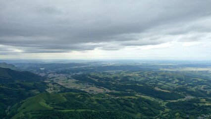 survol des vallées des Pyrénées dans le département des Hautes-Pyrénées près de Bagnères de Bigorre	