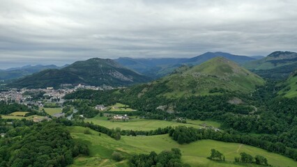 Fototapeta na wymiar survol des vallées des Pyrénées dans le département des Hautes-Pyrénées près de Bagnères de Bigorre