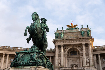 Fototapeta na wymiar Heldenplatz Wien Prinz Eugen Denkmal
