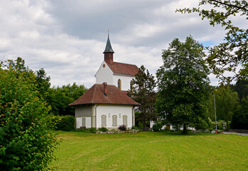 Fototapeta na wymiar Die Kirche von Uerkheim im Bezirk Zofingen, Kanton Aargau
