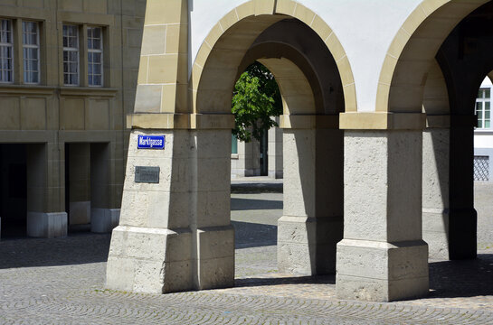 Zofingen, Kanton Aargau, die Arkaden der Markthalle