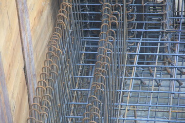Fototapeta premium 建設途中の鉄筋コンクリート建物(床の配筋)