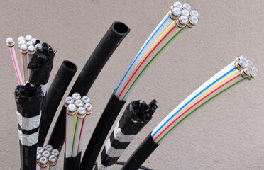 Farbige Glasfaserkabel für schnelles Internet
