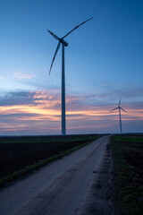 Obraz premium windrad im Sonnenuntergang