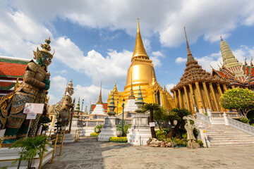 Fototapeta premium Temple of the Emerald Buddha or Wat Phra Kaew temple, Bangkok, Thailand