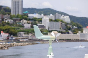飛行機の形をした舶用風向風速計 - obrazy, fototapety, plakaty