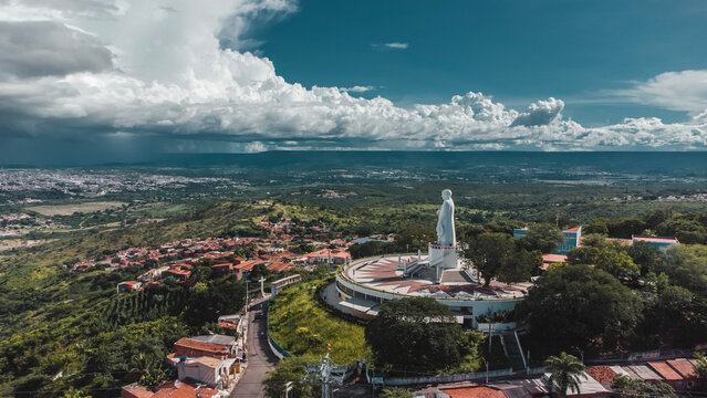 Juazeiro do Norte Cariri Cear&aacute; Cidade Sert&atilde;o Nordeste Est&aacute;tua Padre C&iacute;cero Colina Horto Paisagem Igreja Museu Religi&atilde;o Religioso Chapada Araripe Religiosidade Popular Drone A&eacute;reo