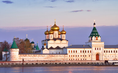 Fototapeta na wymiar Ipatievsky Orthodox Monastery at dawn.