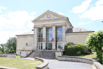 La mairie, vue de l'extérieur, ville de Chateau-Chinon, département de la Nièvre, France