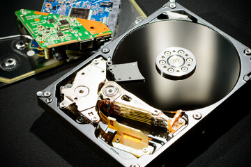 HDDドライブ　HDDドライブユニットの内部、分解写真