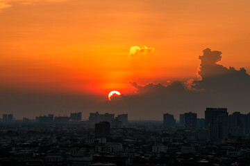 Fototapeta premium The high angle background of the city view with the secret light of the evening, blurring of night lights, showing the distribution of condominiums, dense homes in the capital community