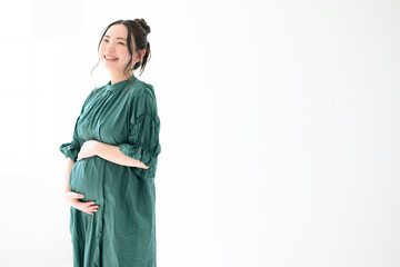 Adorable maternity photos of an adorable pregnant woman

