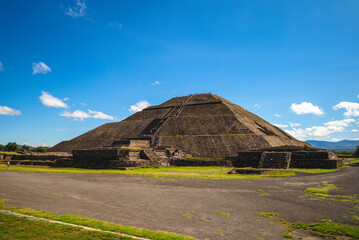 Fototapeta na wymiar Pyramid of sun in Teotihuacan, UNESCO World Heritage site of mexico