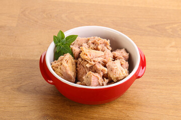 Canned tuna fish with oil