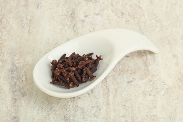 Dry Clove aroma in the bowl