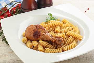 Roasted chicken leg with macaroni